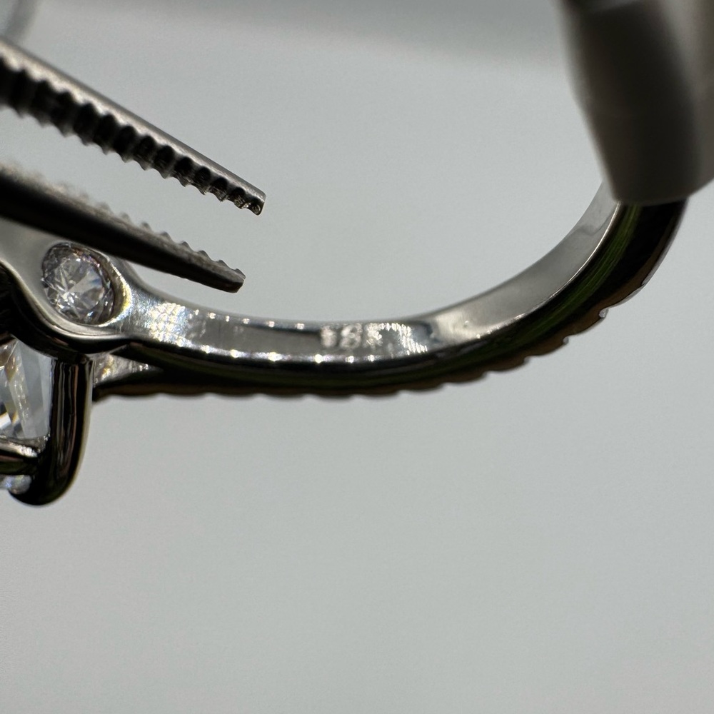 18k 3ct Cushion Cut Ring - Picture 4 of 12